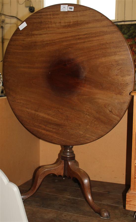 George III circular mahogany tilt top tea table